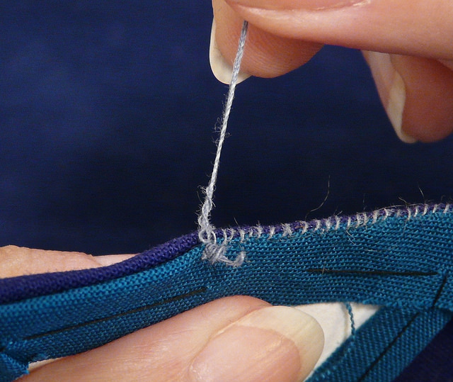 How to Knotted Thread While Hand Sewing