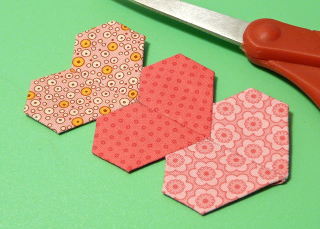 How to Make a Simple Valentine Sachet (This Time with English